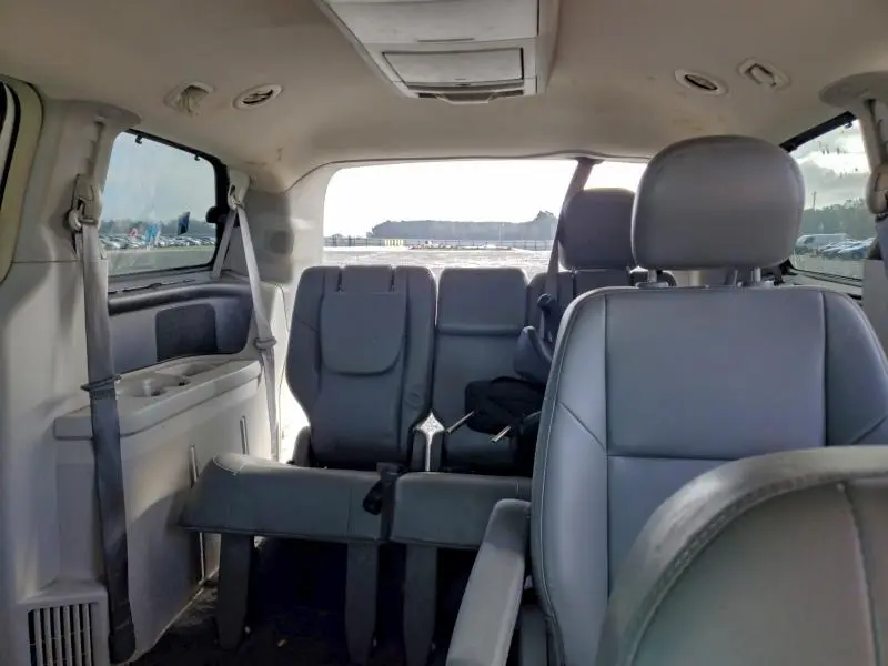 2011 VOLKSWAGEN ROUTAN SE  