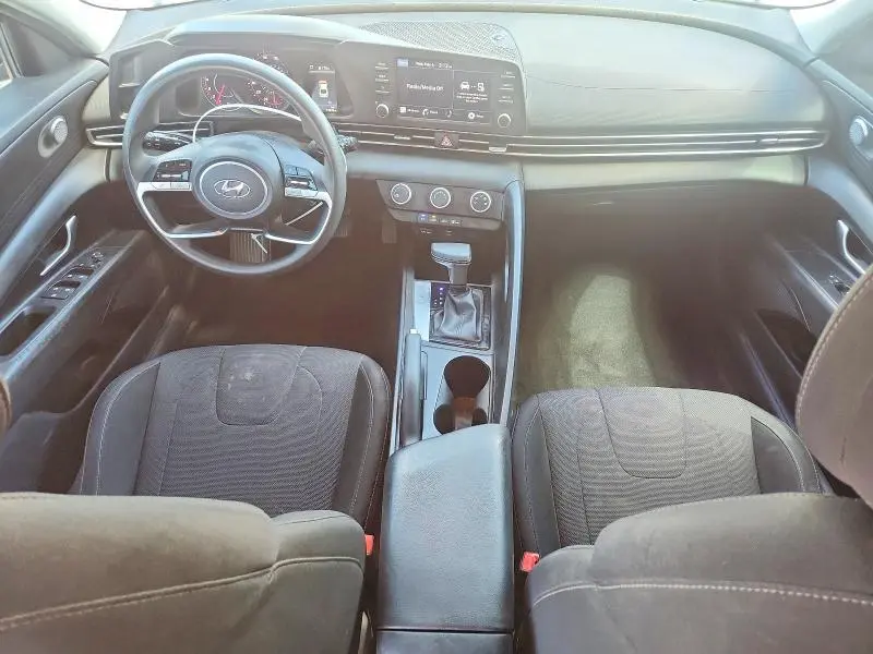 2022 HYUNDAI ELANTRA SE  