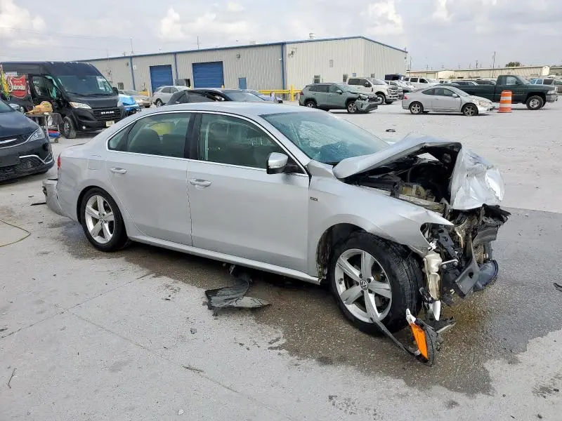 2015 VOLKSWAGEN PASSAT S  
