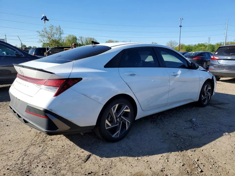 2025 HYUNDAI ELANTRA SEL SPORT  