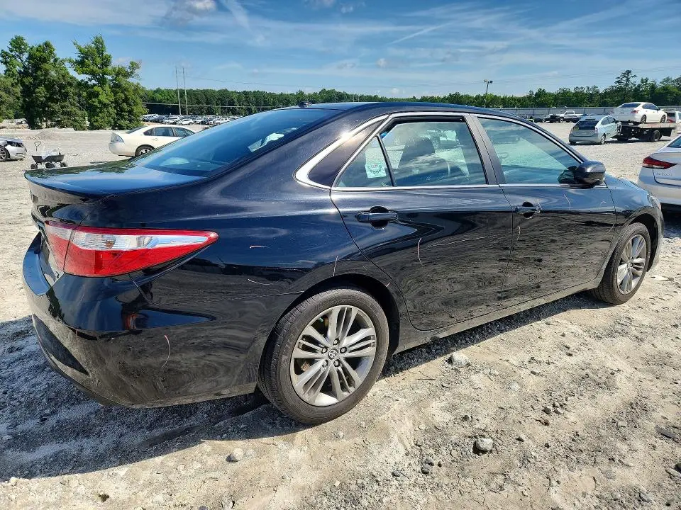 2015 TOYOTA CAMRY SE  