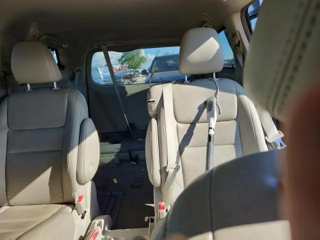 2019 TOYOTA SIENNA XLE  