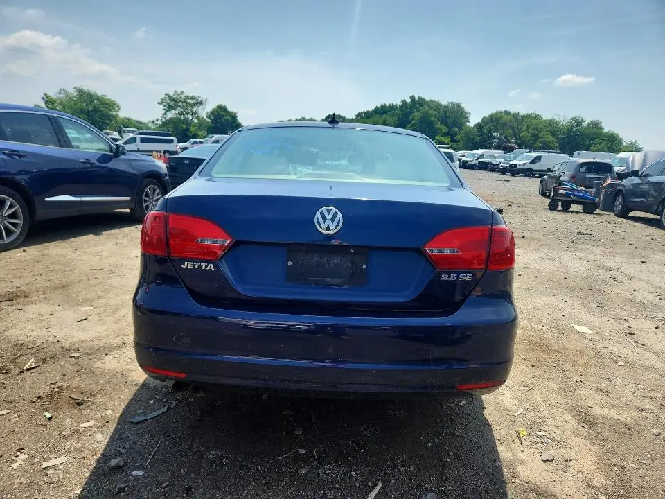 2011 VOLKSWAGEN JETTA SE  