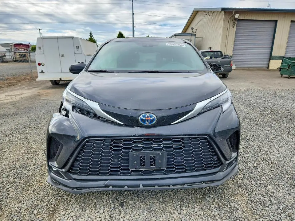 2024 TOYOTA SIENNA XSE  