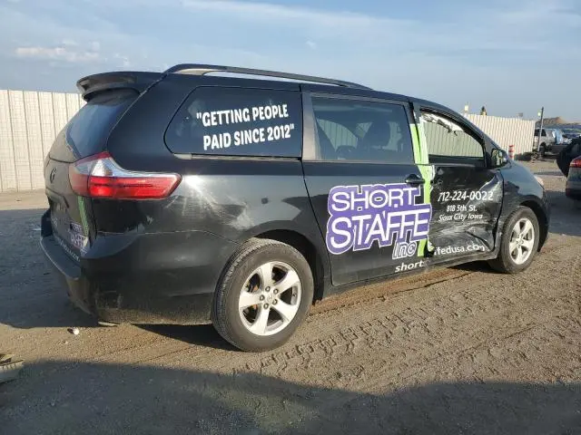 2017 TOYOTA SIENNA LE  