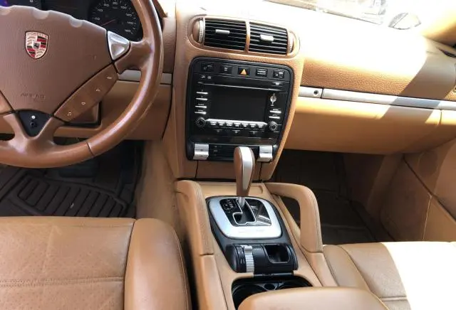 2010 PORSCHE CAYENNE   