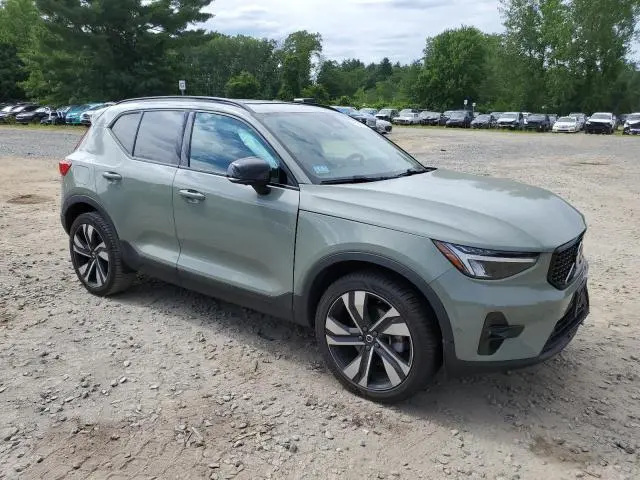 2023 VOLVO XC40 PLUS  
