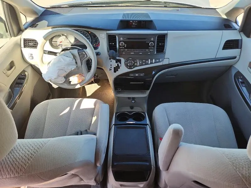 2013 TOYOTA SIENNA LE  