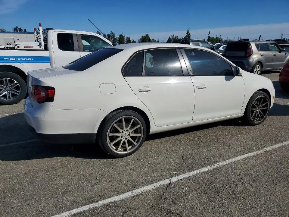 2010 VOLKSWAGEN JETTA S  