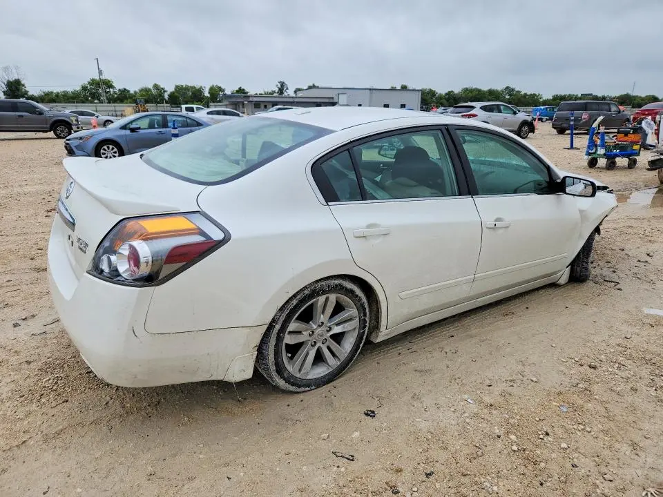 2010 NISSAN ALTIMA SR  