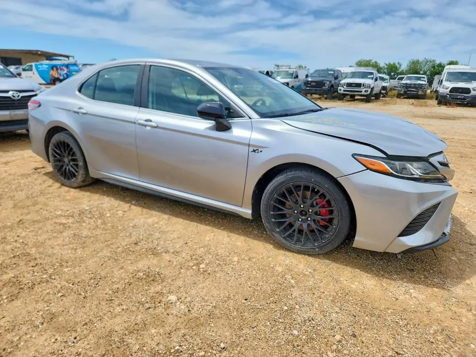 2019 TOYOTA CAMRY SE  
