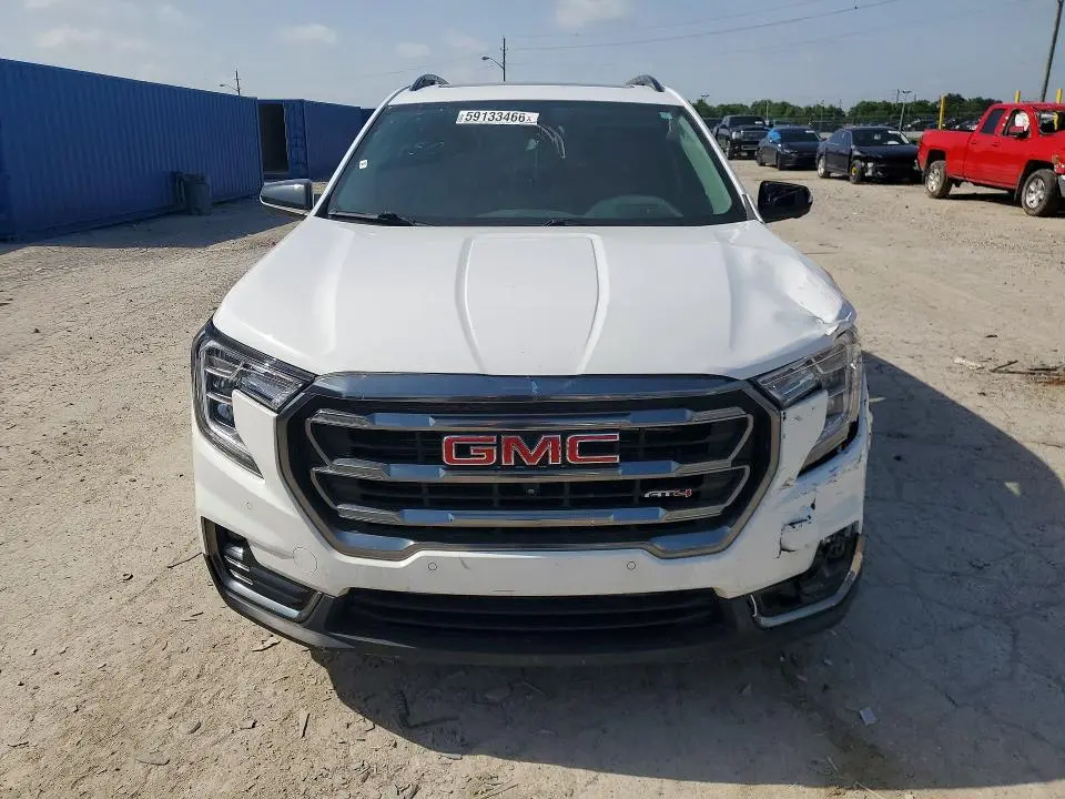 2022 GMC TERRAIN AT4  