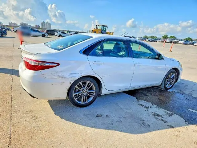 2016 TOYOTA CAMRY SE  