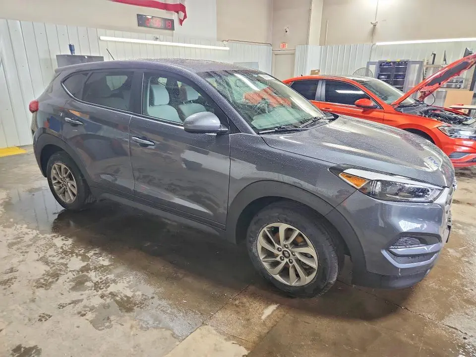 2018 HYUNDAI TUCSON SE  