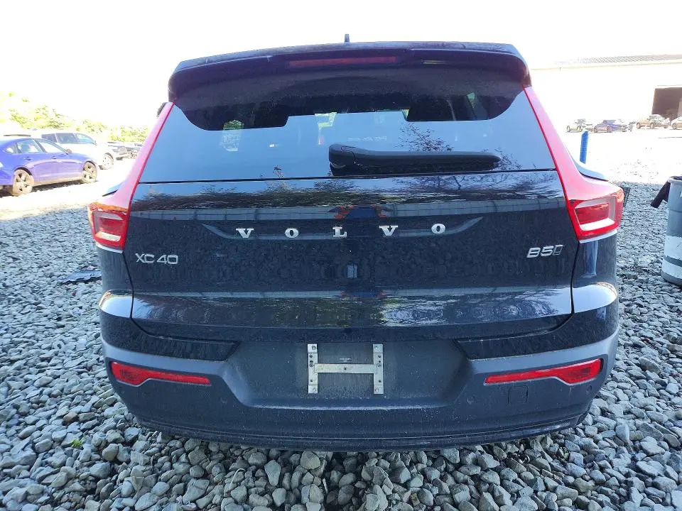 2024 VOLVO XC40 PLUS  