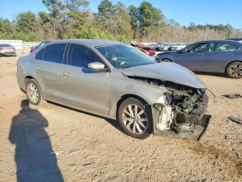 2013 VOLKSWAGEN JETTA SE  