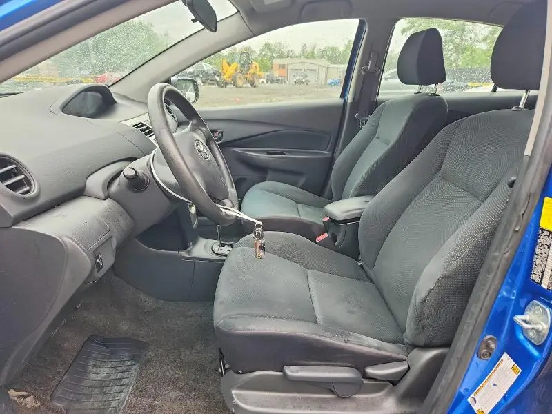 2010 TOYOTA YARIS BASE  