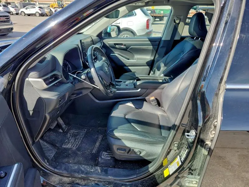 2020 TOYOTA HIGHLANDER XLE  