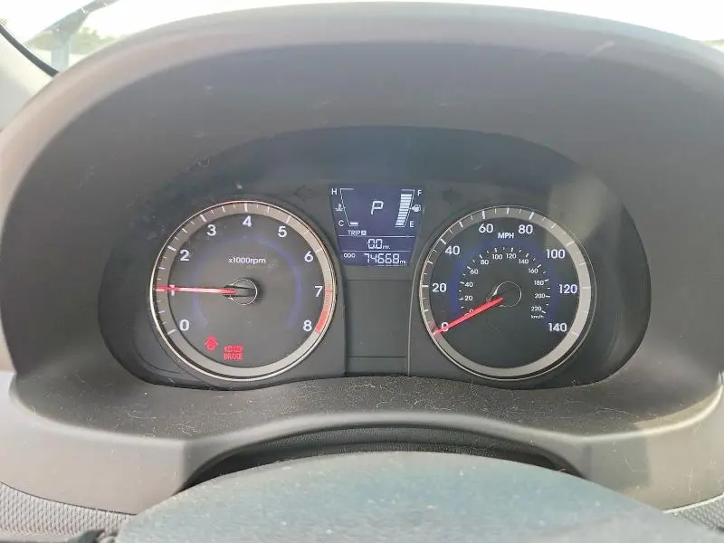 2012 HYUNDAI ACCENT GS  