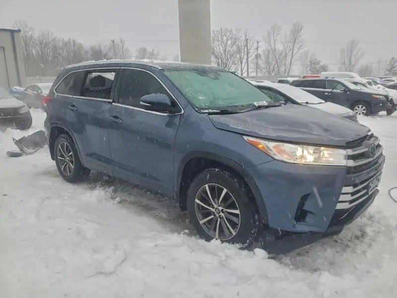 2018 TOYOTA HIGHLANDER SE  