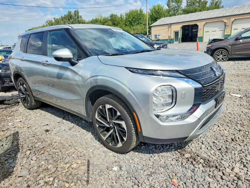 2024 MITSUBISHI OUTLANDER SE  