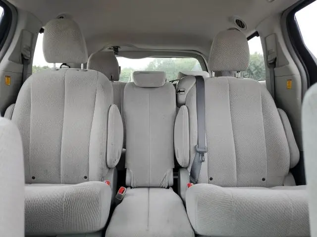 2013 TOYOTA SIENNA LE  