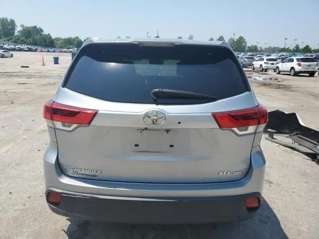 2018 TOYOTA HIGHLANDER SE  