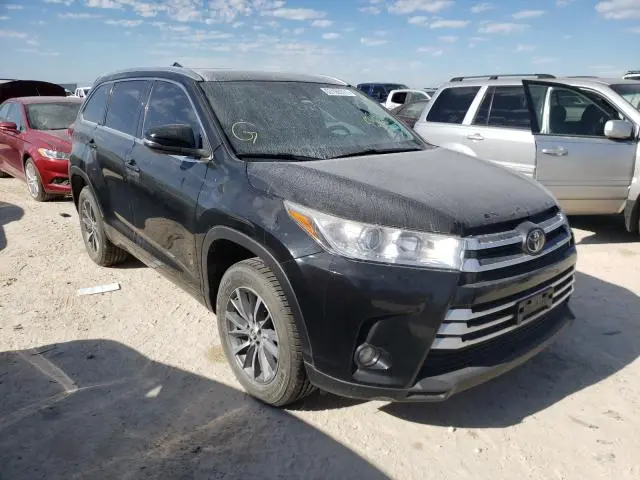 2017 TOYOTA HIGHLANDER SE