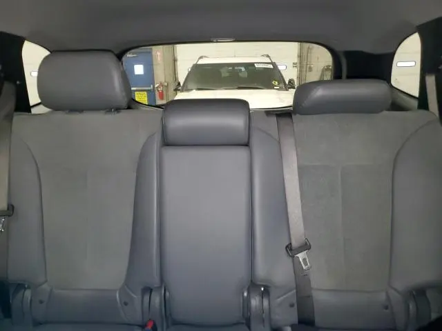 2011 HYUNDAI SANTA FE SE  