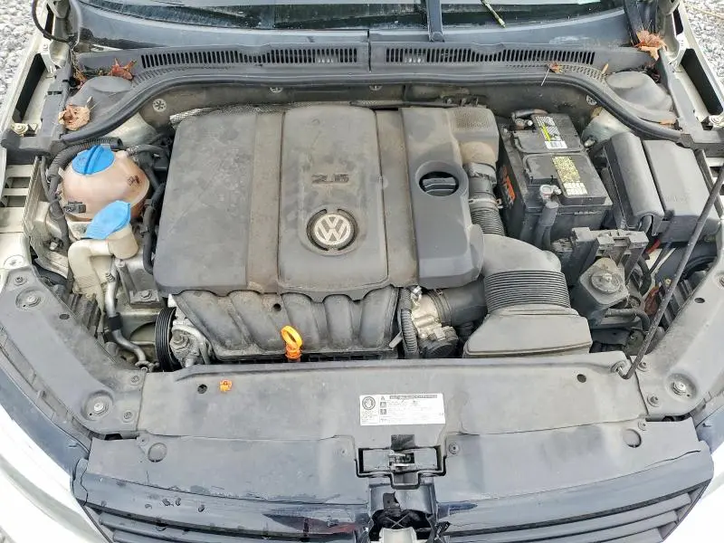 2011 VOLKSWAGEN JETTA SE  