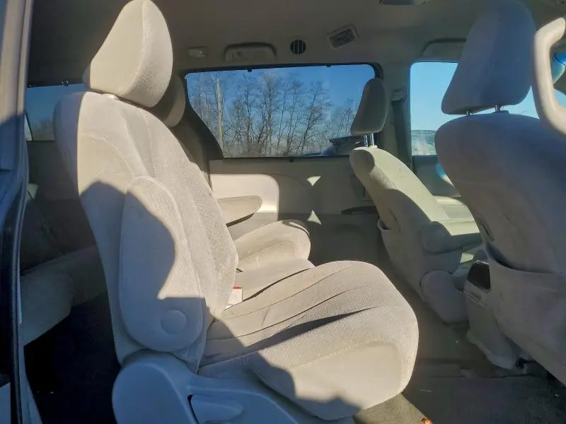 2013 TOYOTA SIENNA   