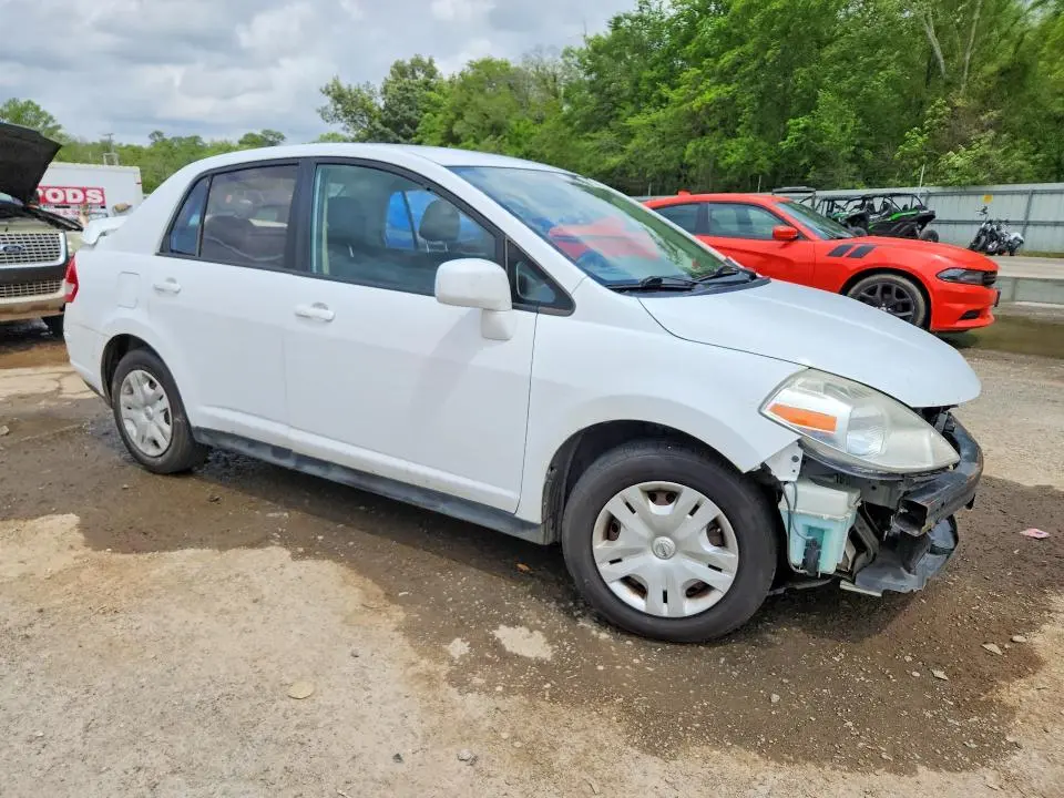 2011 NISSAN VERSA 1.8 S  