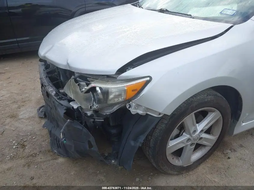 2012 TOYOTA CAMRY SE