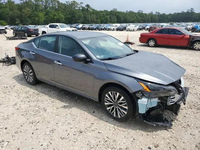2024 NISSAN ALTIMA SV  