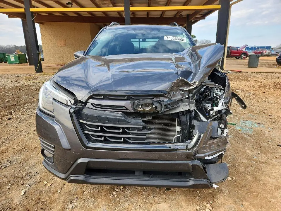 2022 SUBARU FORESTER LIMITED  