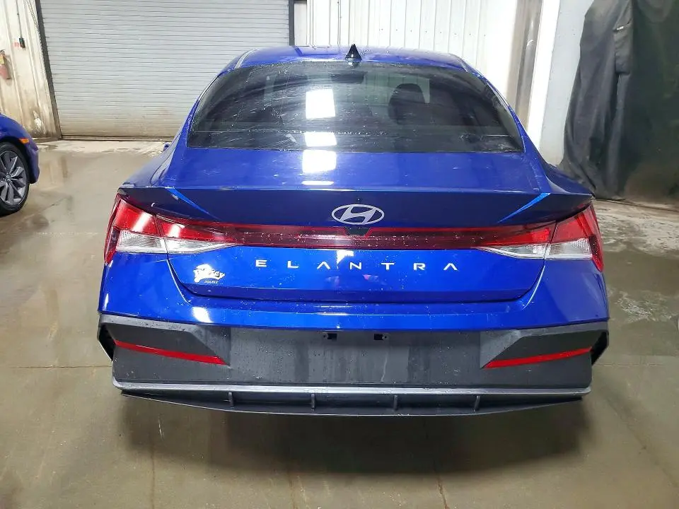 2024 HYUNDAI ELANTRA SE  