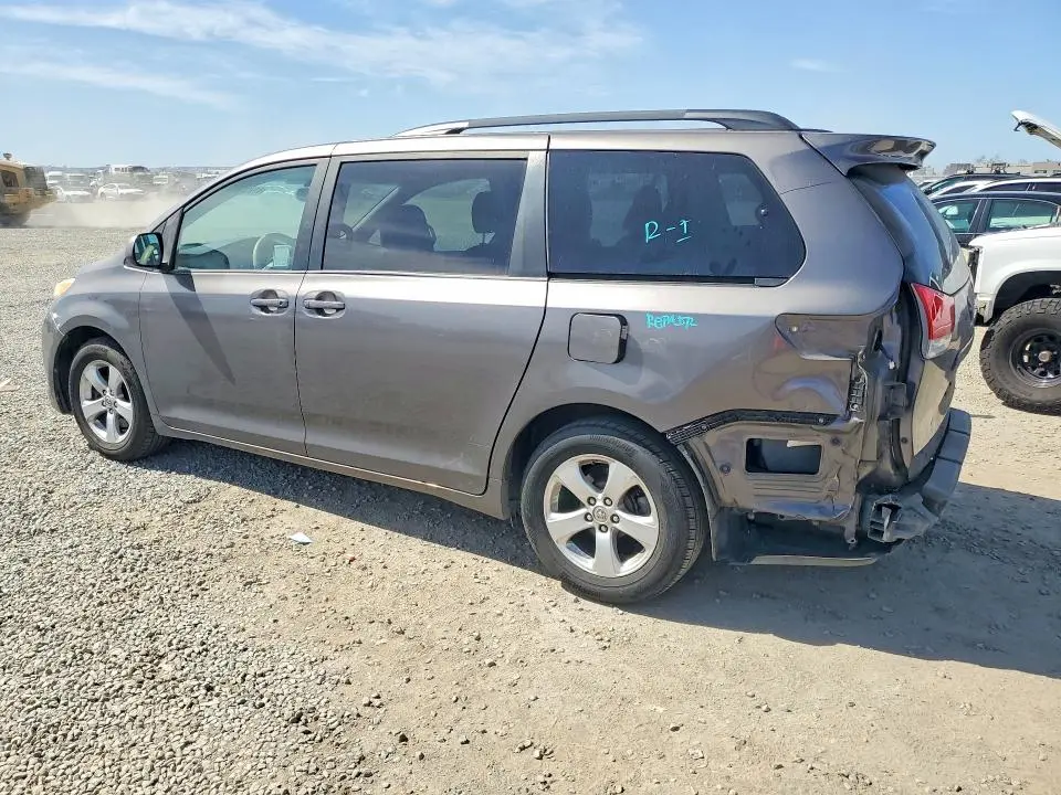 2014 TOYOTA SIENNA LE 8-PASSENGER  