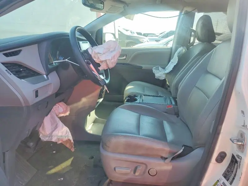 2017 TOYOTA SIENNA   