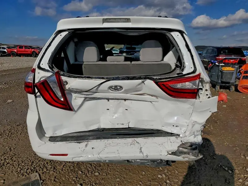 2015 TOYOTA SIENNA LE  