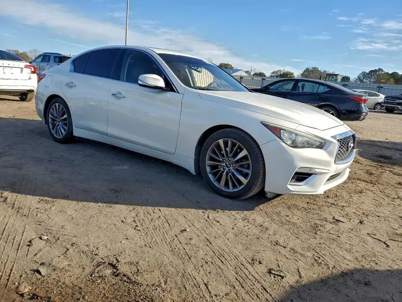 2018 INFINITI Q50 LUXE  