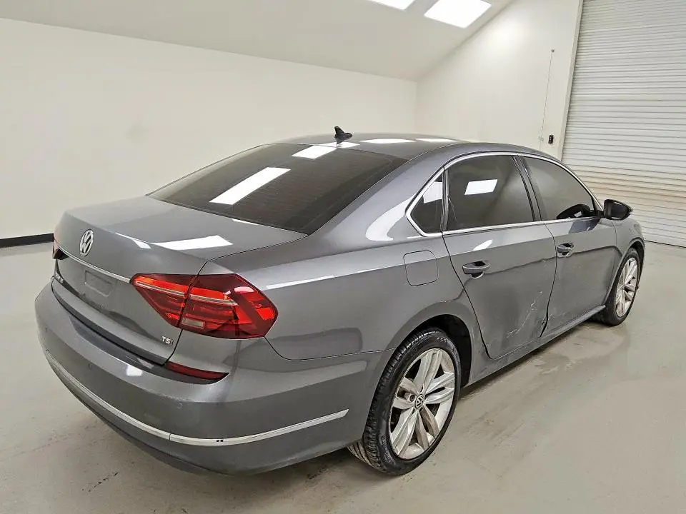 2018 VOLKSWAGEN PASSAT SE  