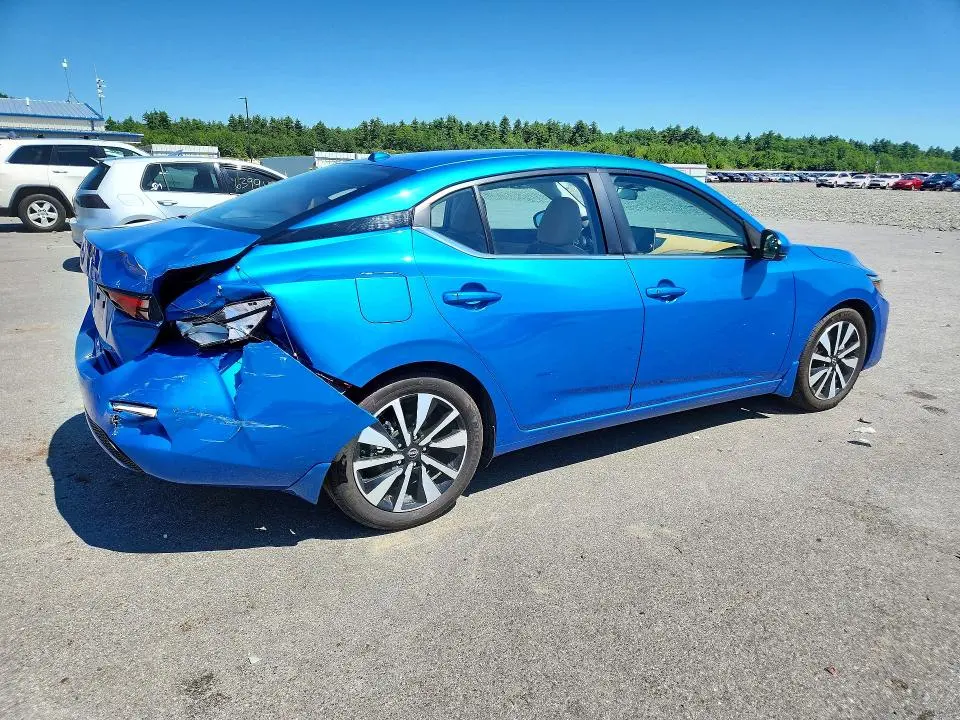 2025 NISSAN SENTRA SV  