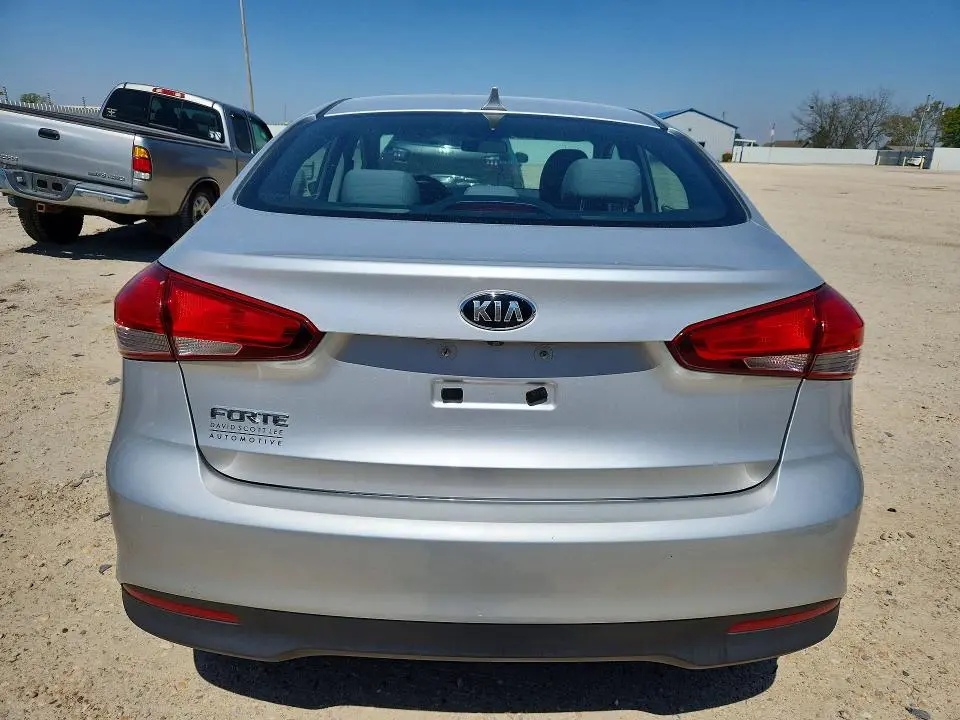 2017 KIA FORTE LX  