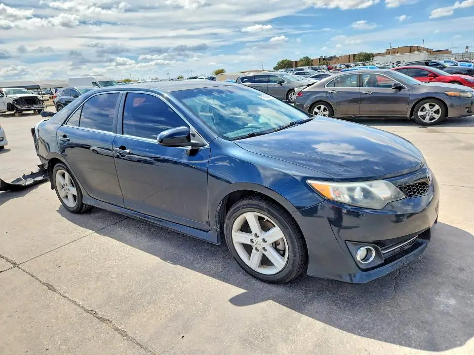 2014 TOYOTA CAMRY SE  