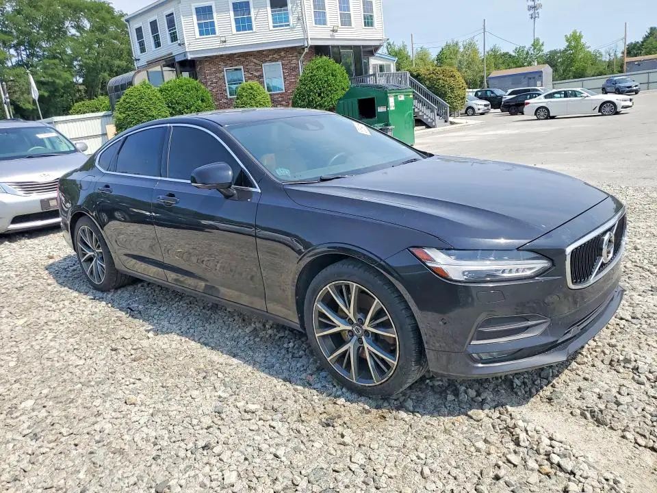 2017 VOLVO S90 T6 MOMENTUM  
