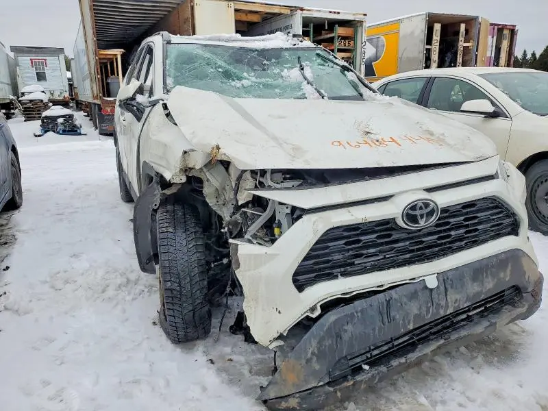 2022 TOYOTA RAV4 XLE  