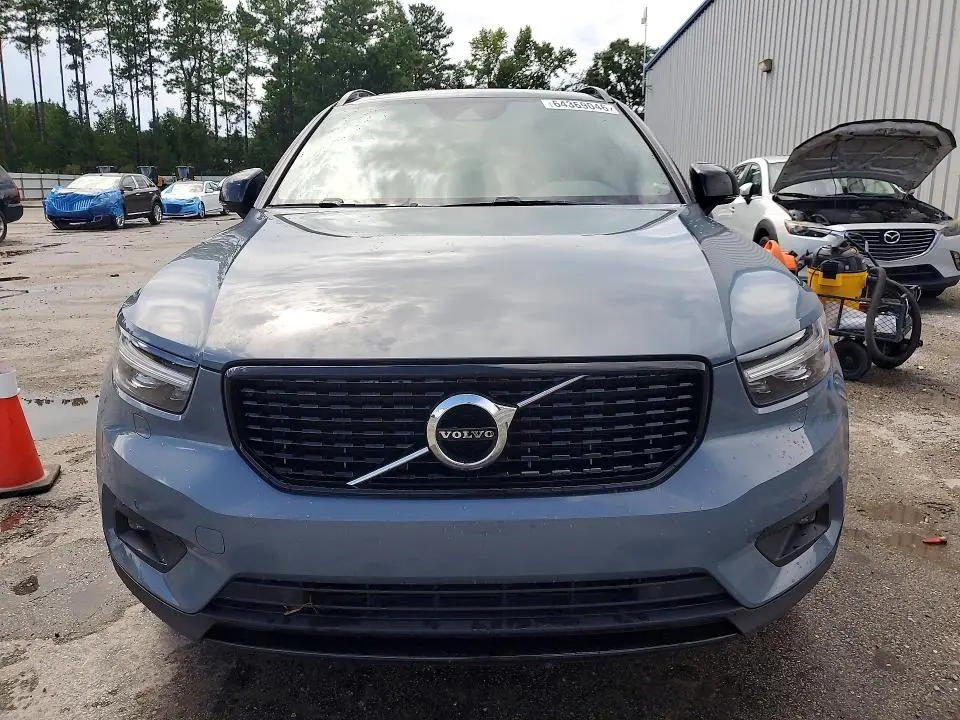 2022 VOLVO XC40 T4 R-DESIGN  