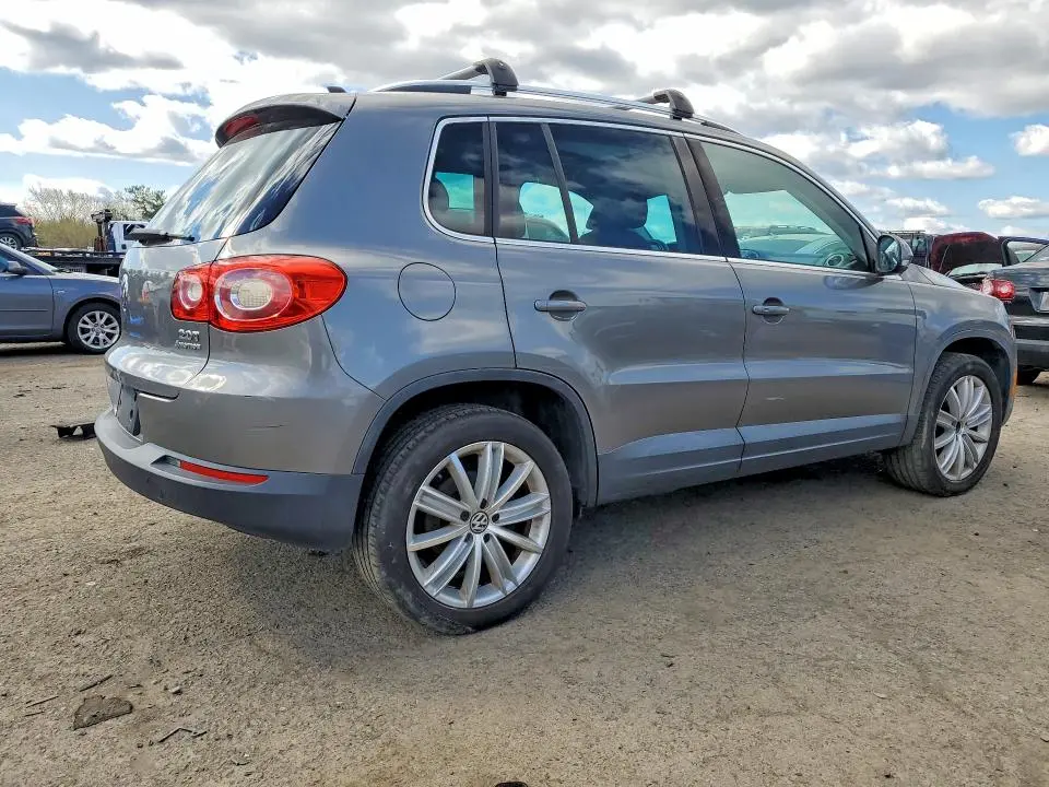 2011 VOLKSWAGEN TIGUAN S  