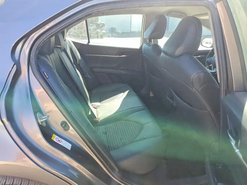 2019 TOYOTA CAMRY SE  