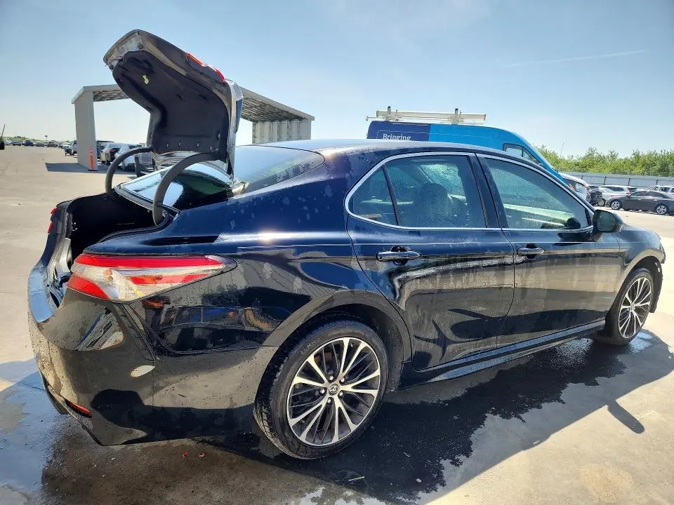 2018 TOYOTA CAMRY SE  